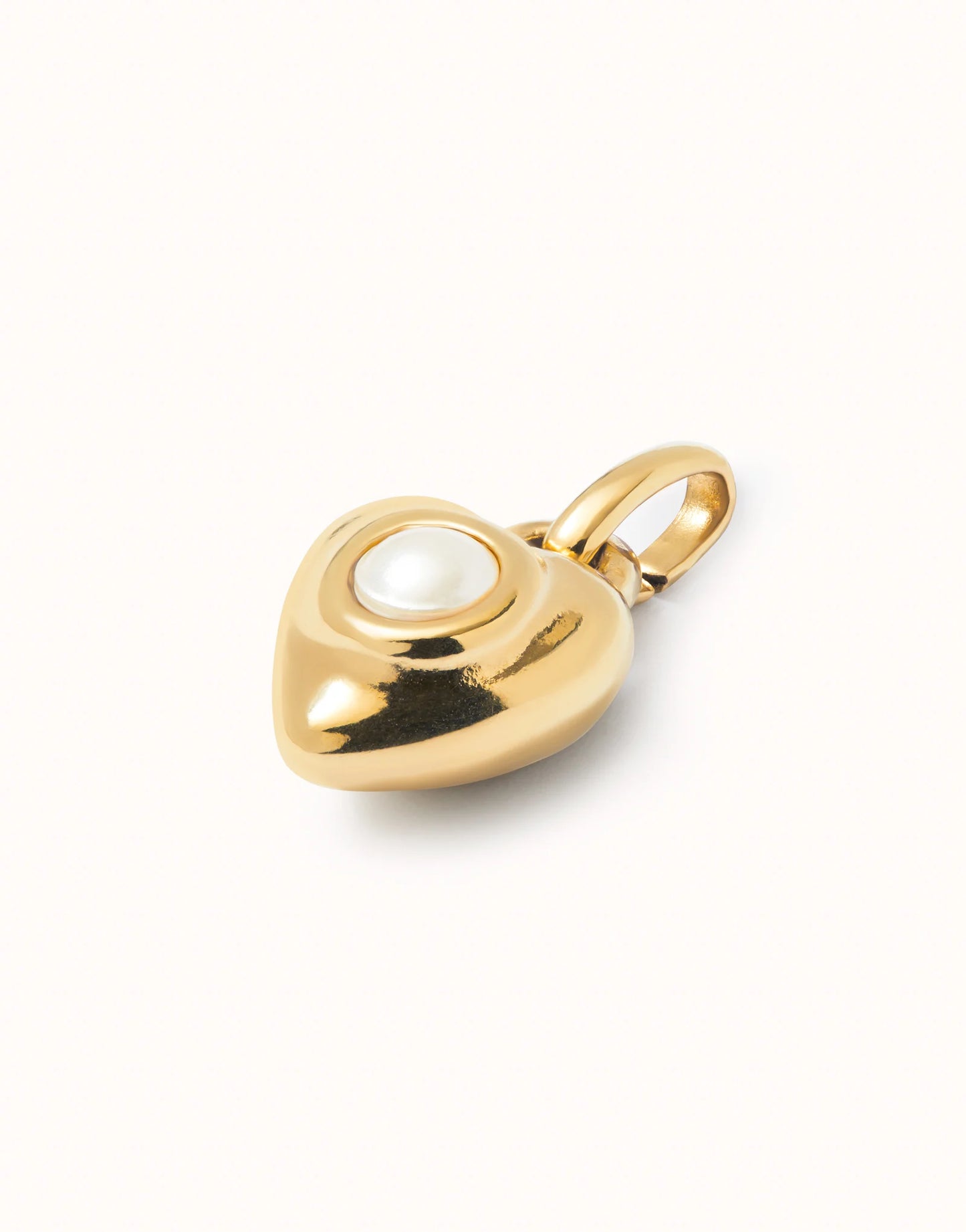 Uno de 50 18K gold-plated charm with pearl.