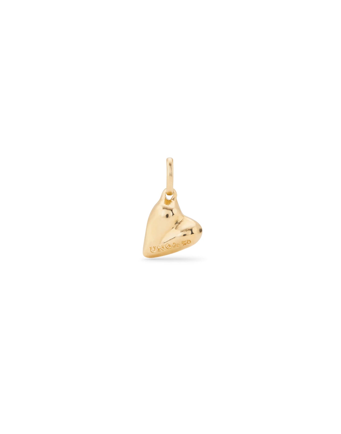 Charm bañado en oro de 18K con forma de corazón