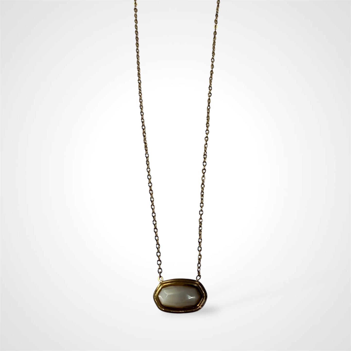 GOLD W WHITE PEARL CHAIN