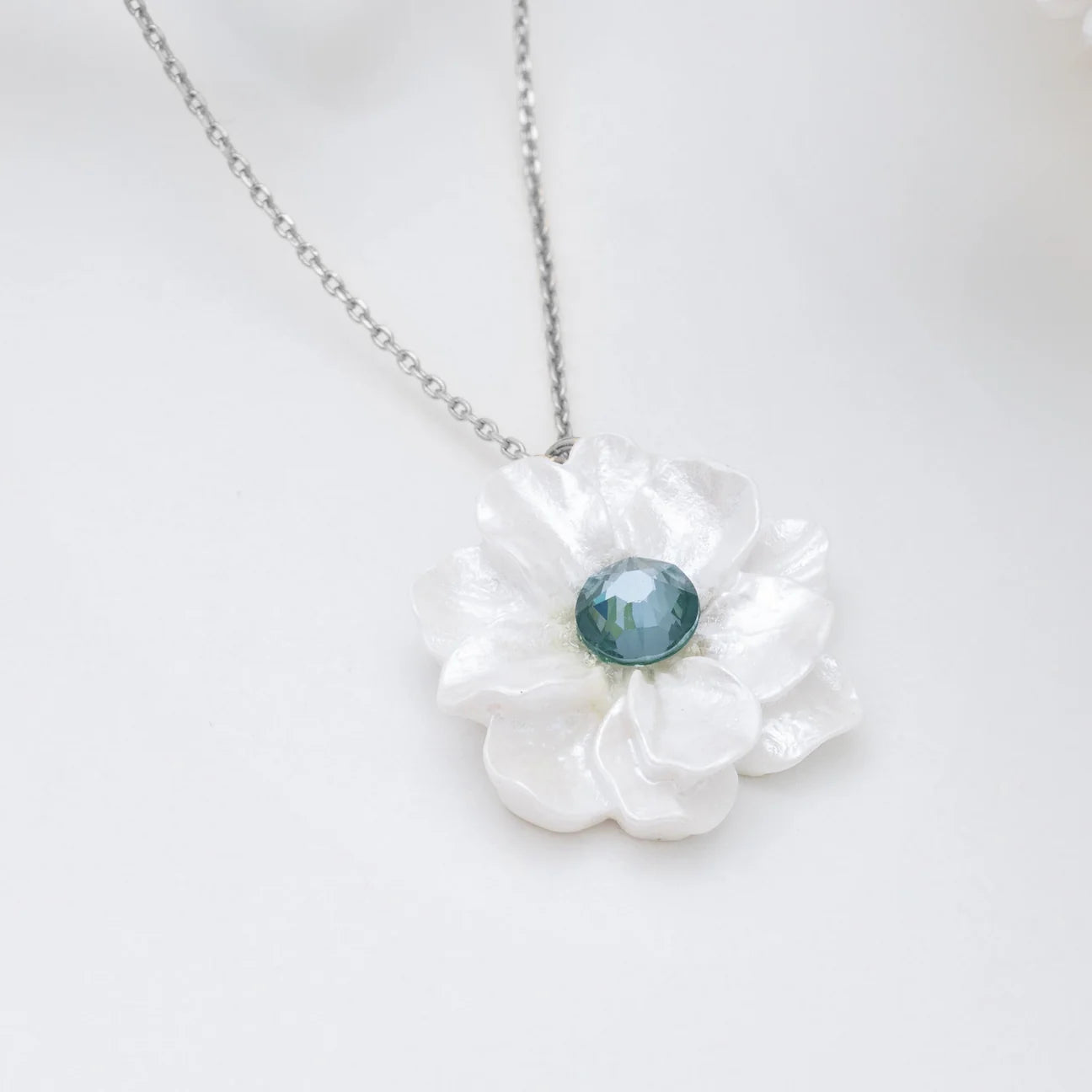 Heavenly Petals Necklace White