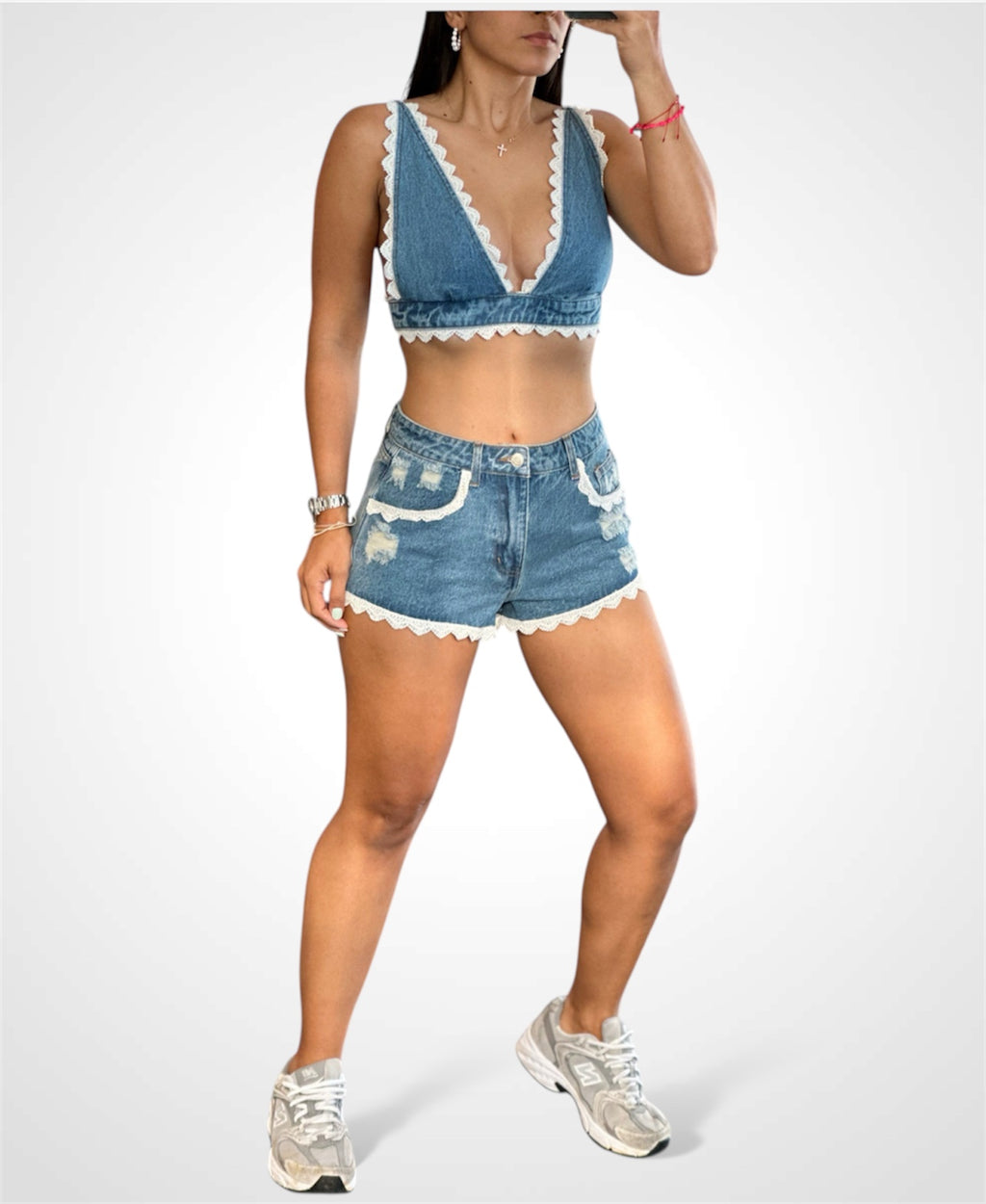 MID RISE EDGE LACE DENIM SHORTS