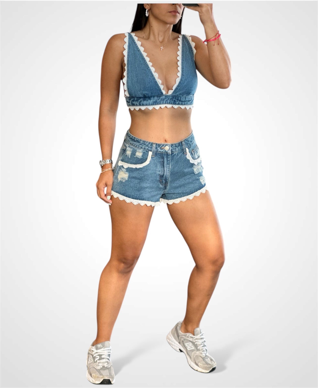 MID RISE EDGE LACE DENIM SHORTS