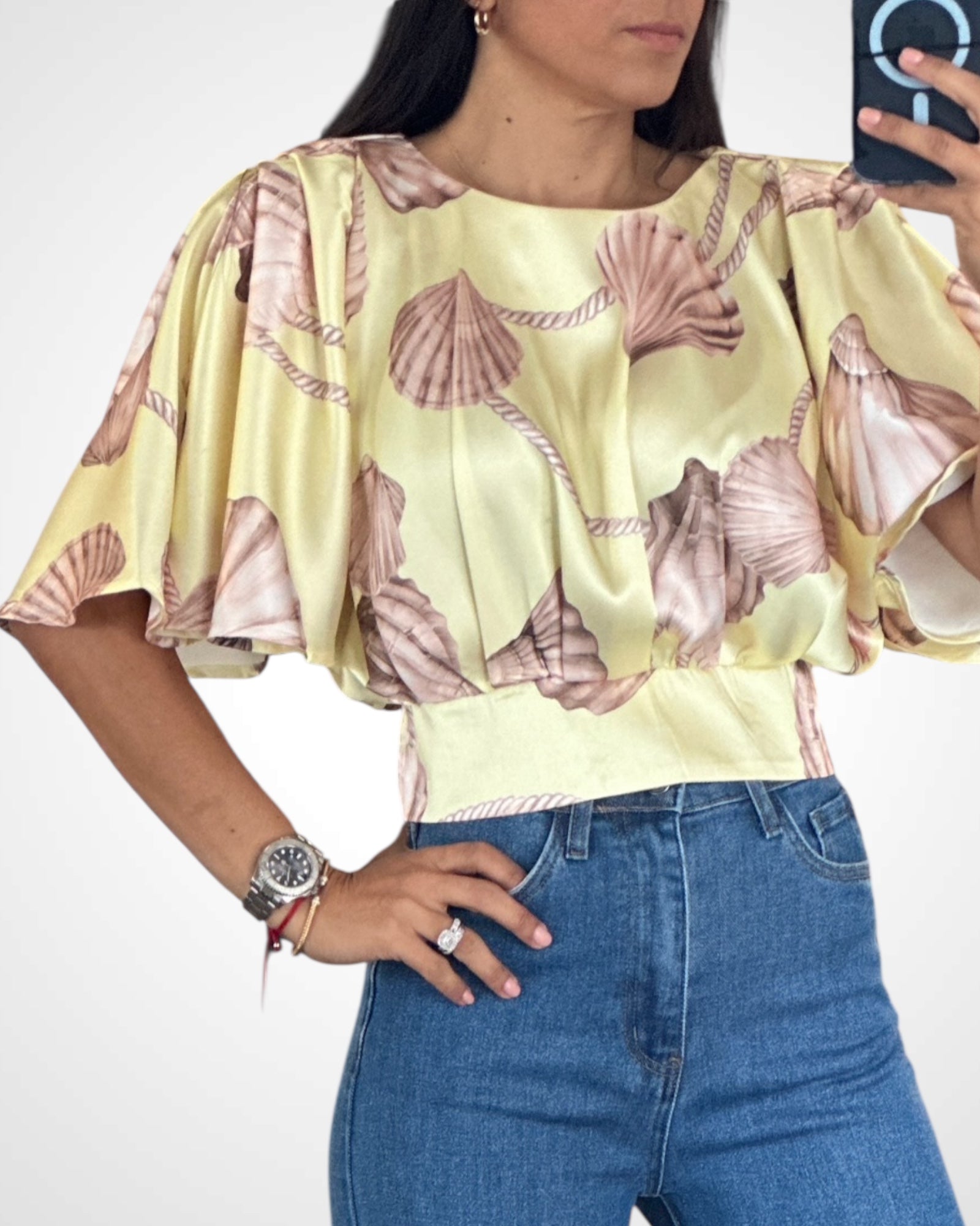 SATIN SHELL PRINT TOP WITH FLUTTER KIMONO SLEEVELESS•