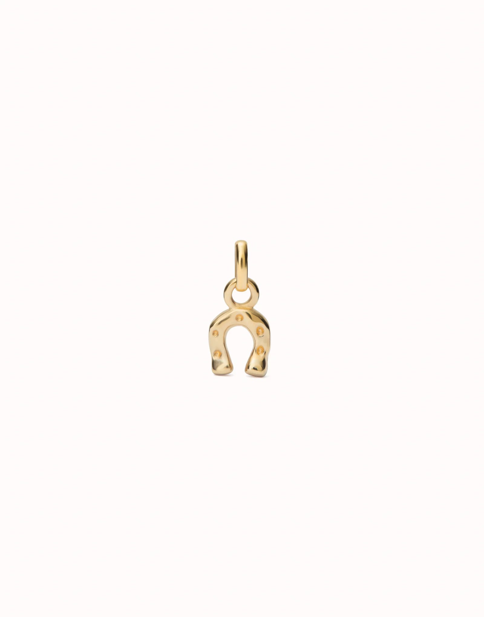 UNO DE 50 - Charm bañado en oro 18k con forma de herradura.