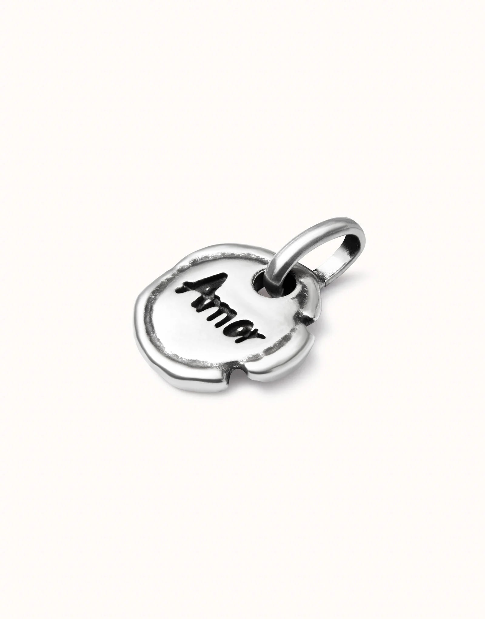 UNO DE 50 - Charm bañado en plata de ley con palabra amor•-2