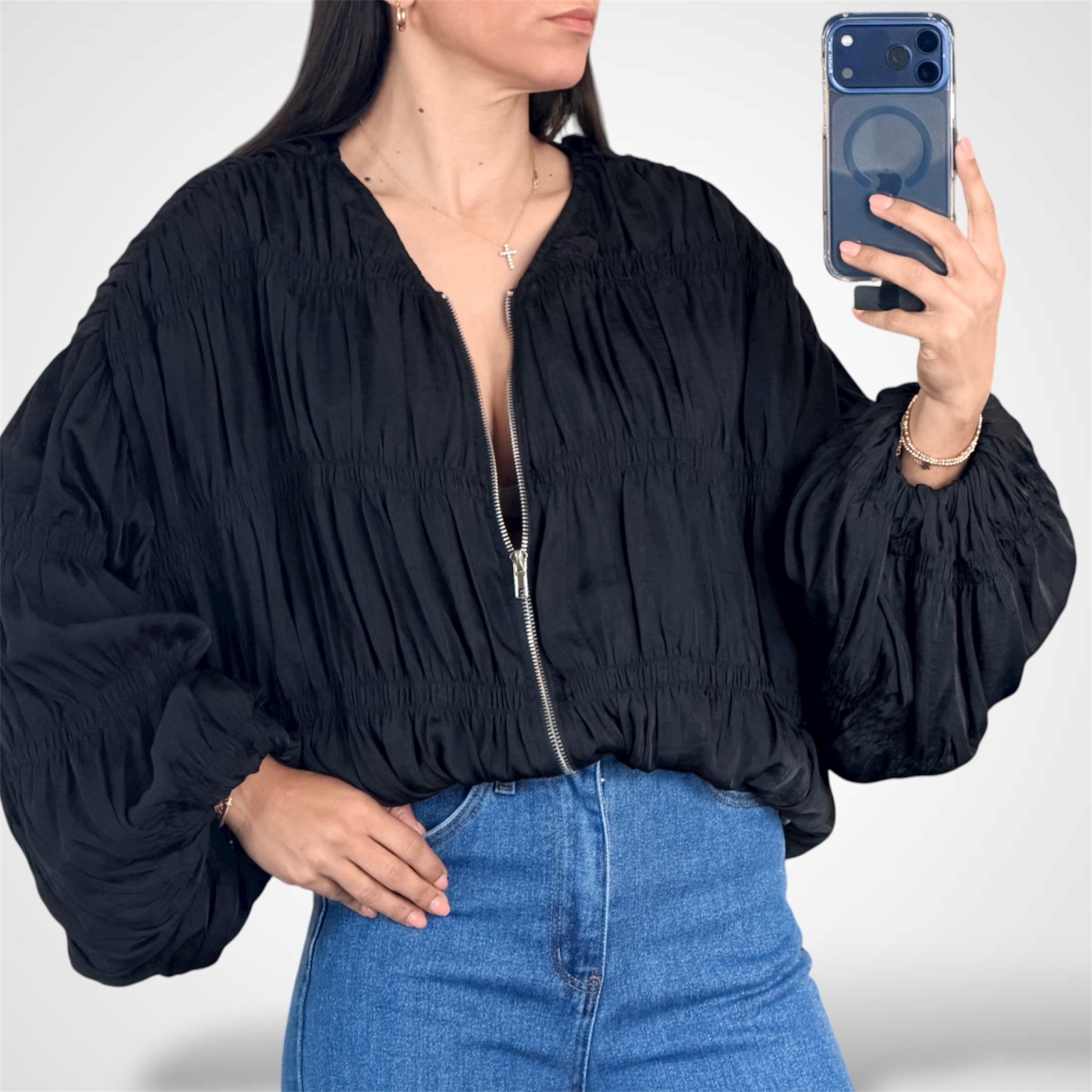 BLACK GATHERED SMOCKED OVER FIT JACKET•