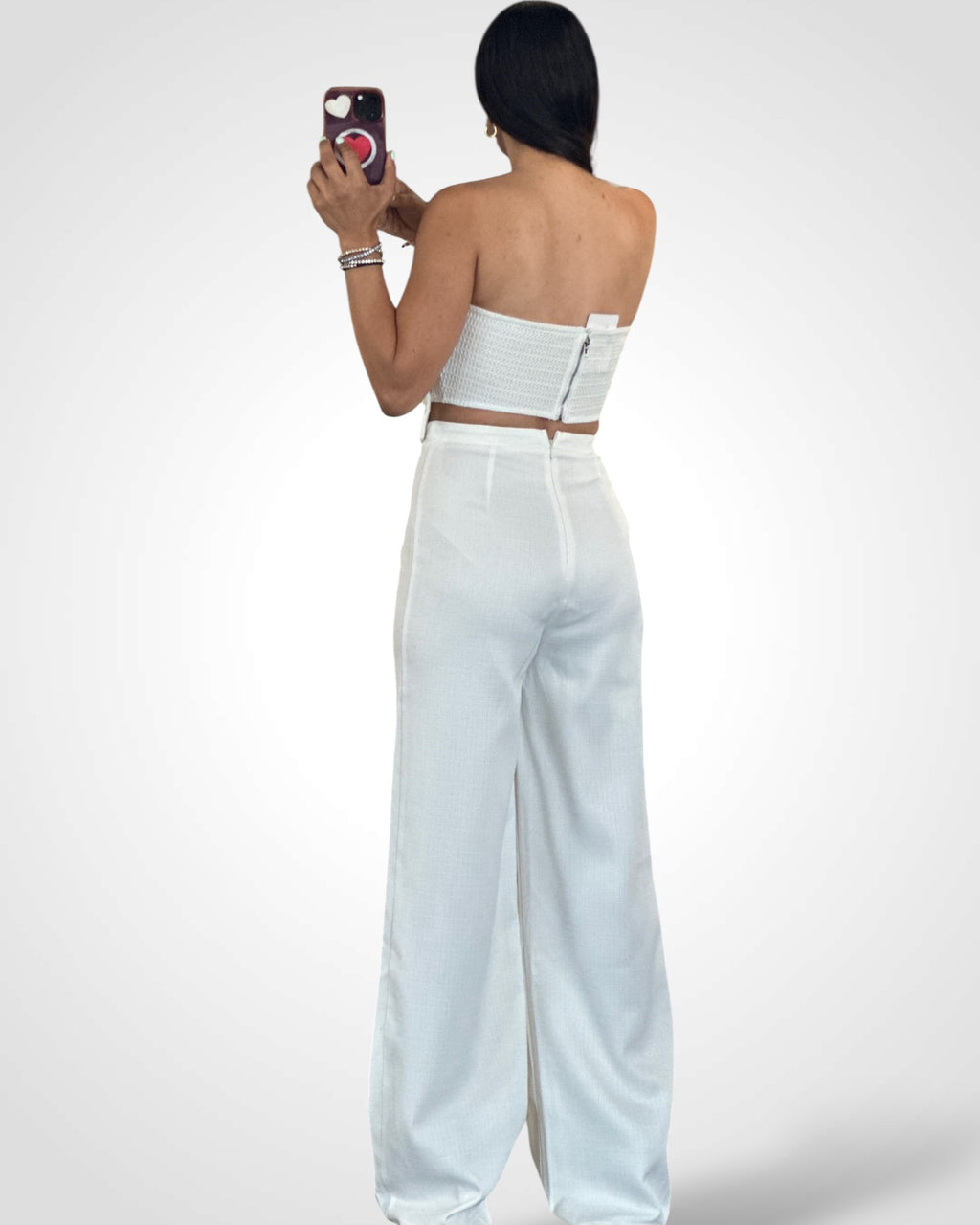 LINEN WHITE FLOWER DETAIL