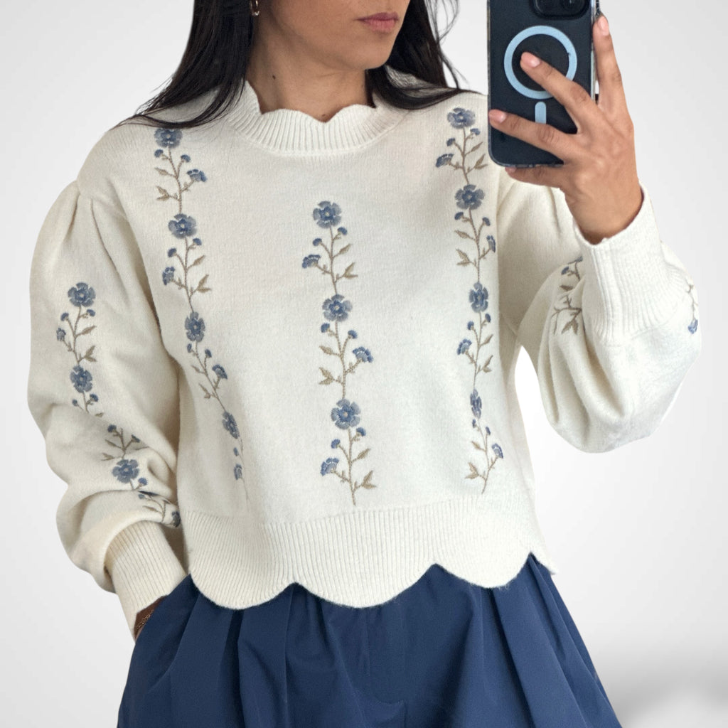 EMBROIDERED SCALLOP DETAIL KNIT TOP