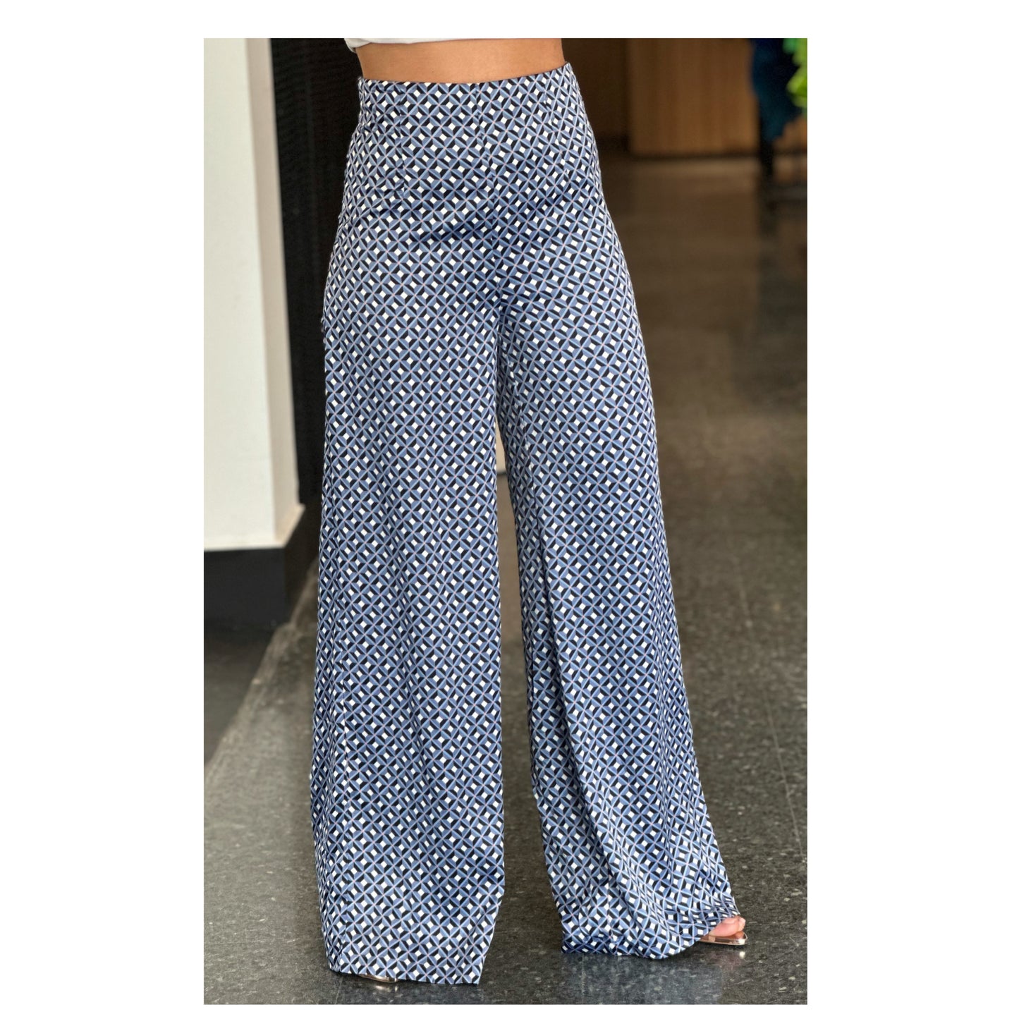 SILKY WIDE LEG PRINT PANTS