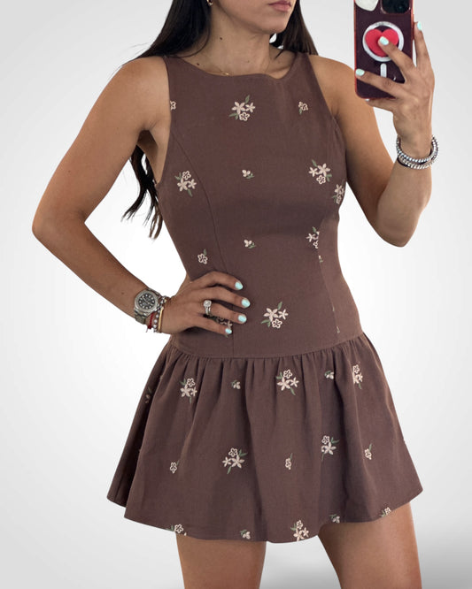 EMBROIDERED SLEEVELESS SHIFT DRESS