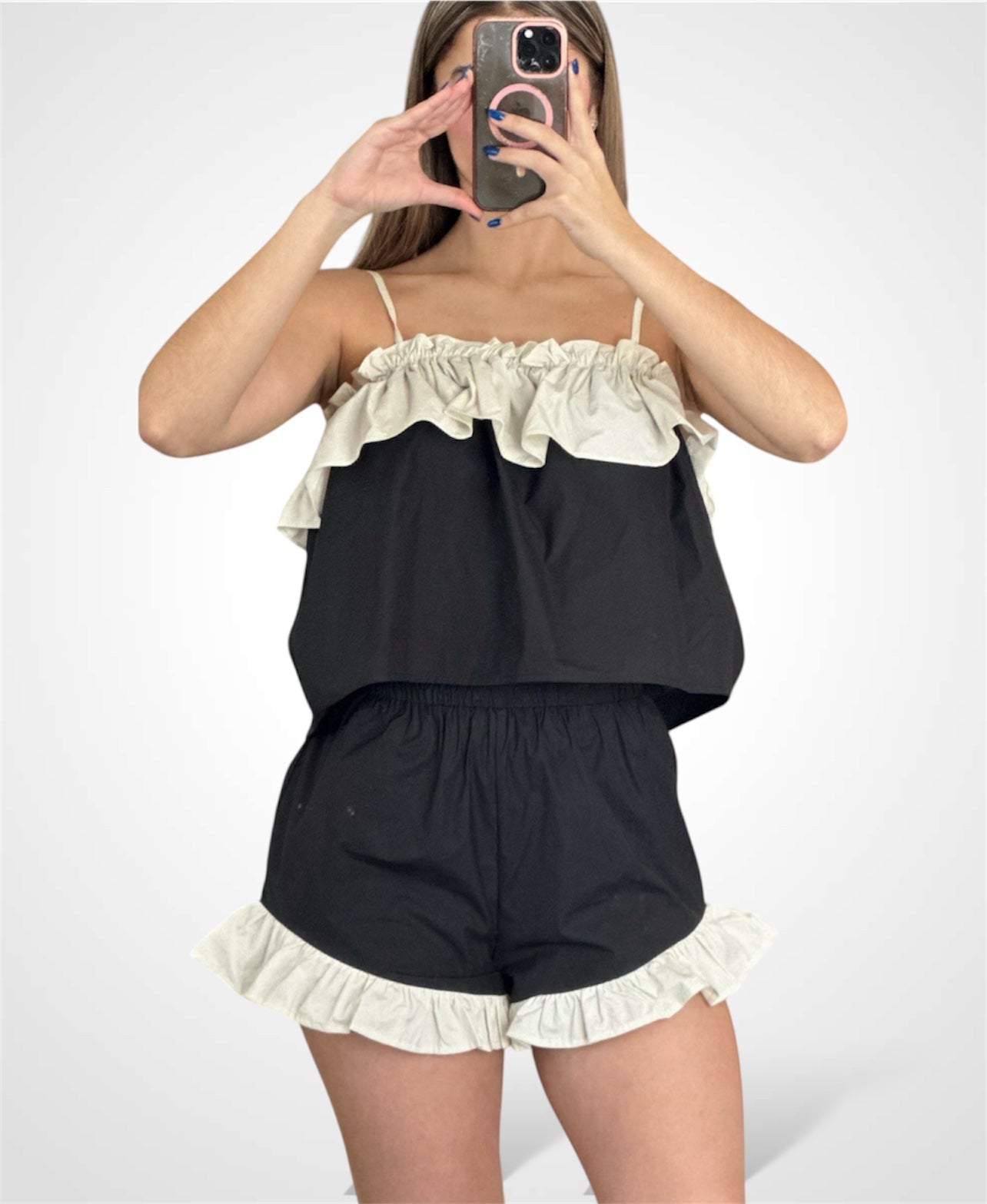 CONTRASTING RUFFLE HEM POPLIN SHORTS•