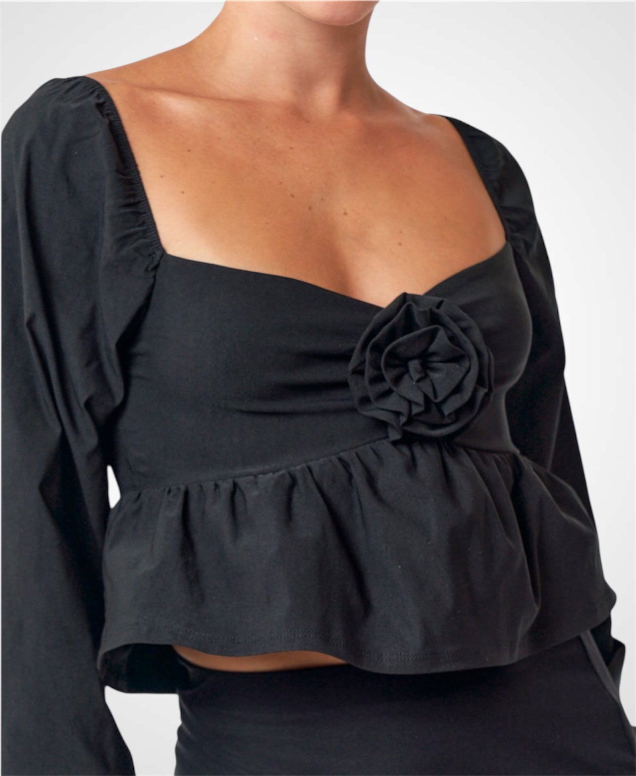 ROSETTE FRONT BALLOON SLEEVE BABY DOLL TOP•