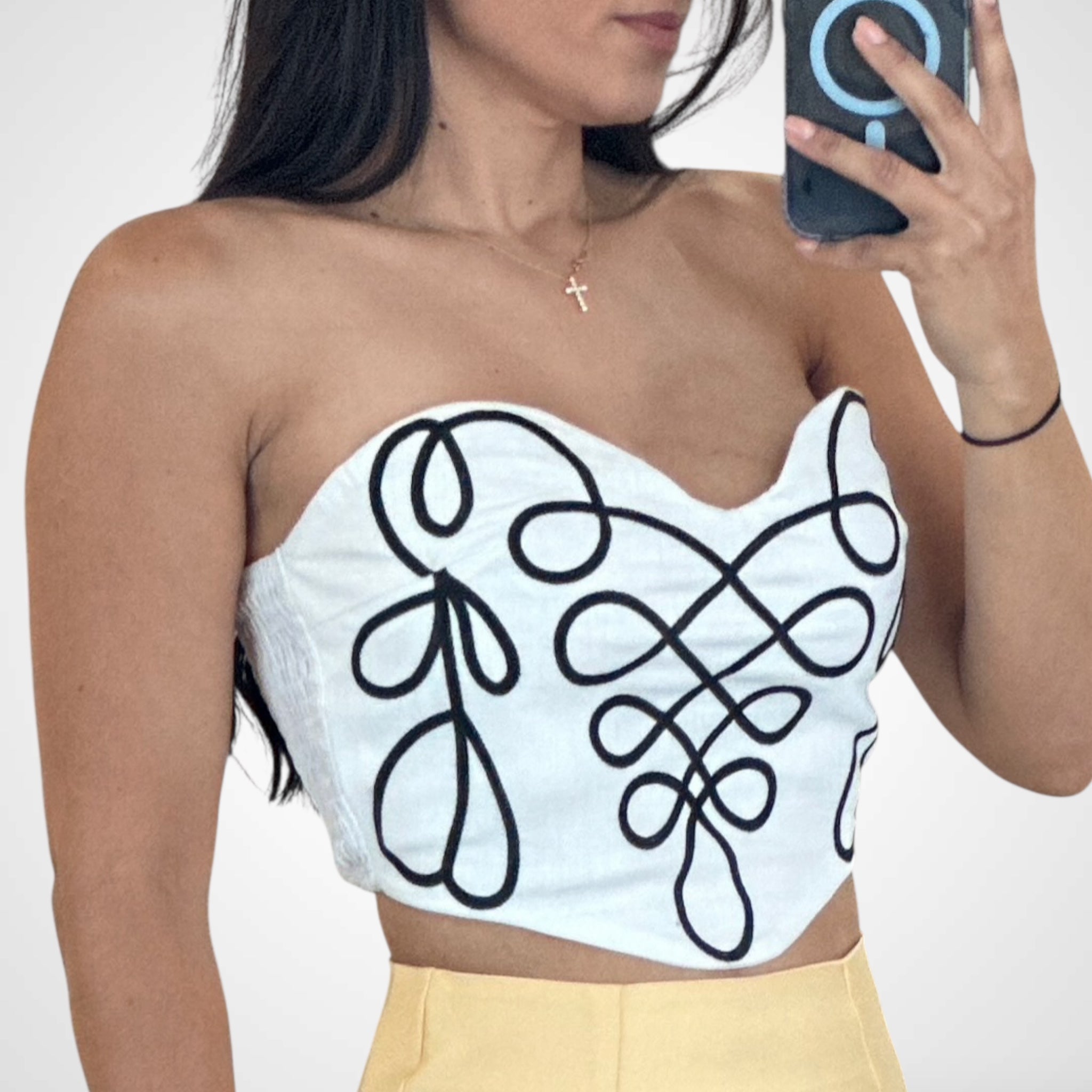 WHITE & BLACK TOP•-1