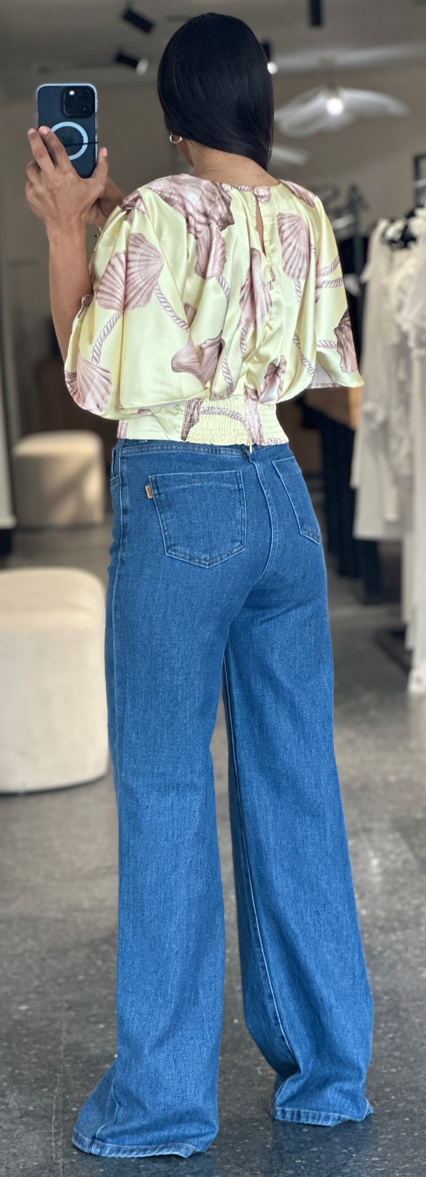 SATIN SHELL PRINT TOP WITH FLUTTER KIMONO SLEEVELESS