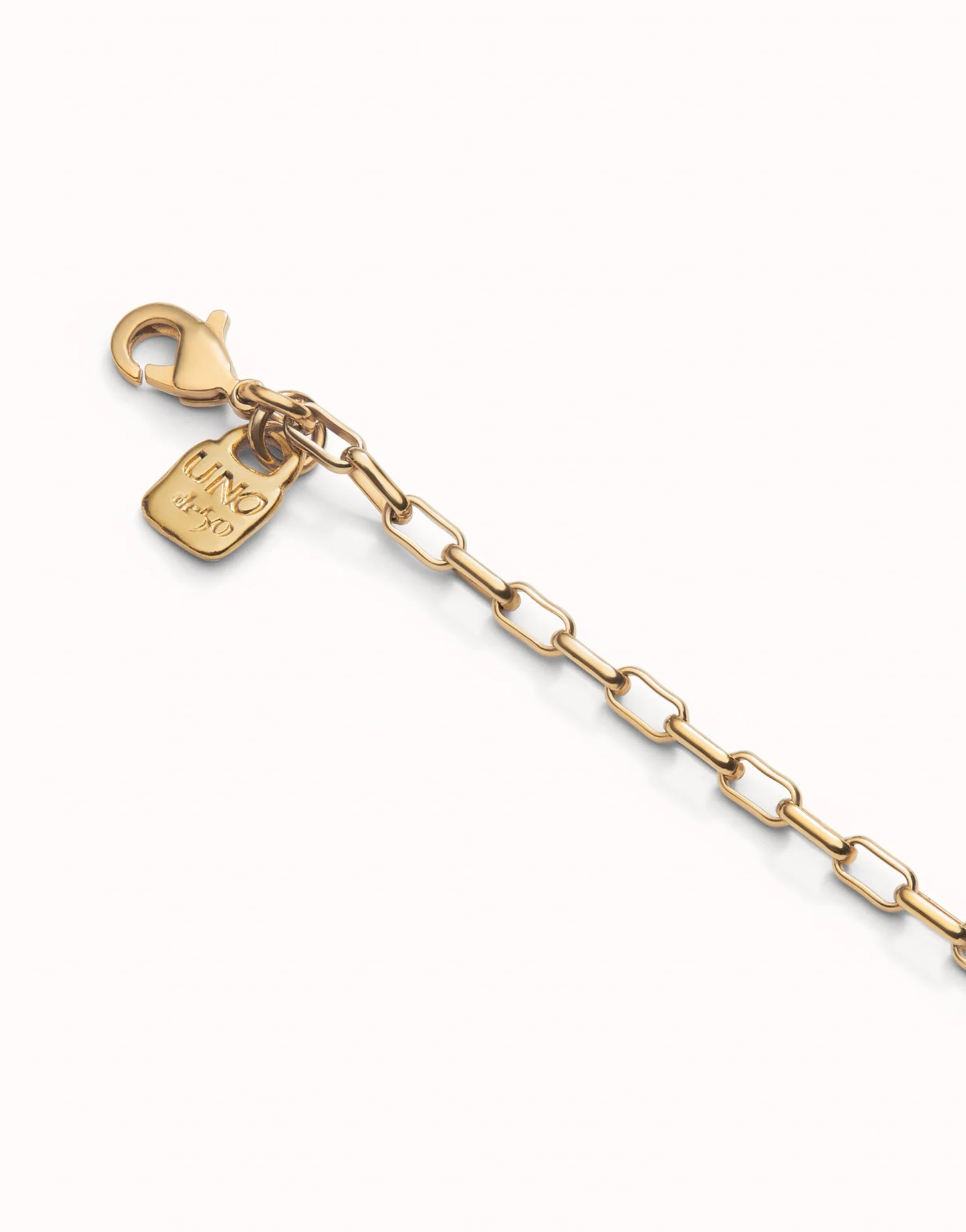 Uno de 50 18K gold-plated long link chain.
