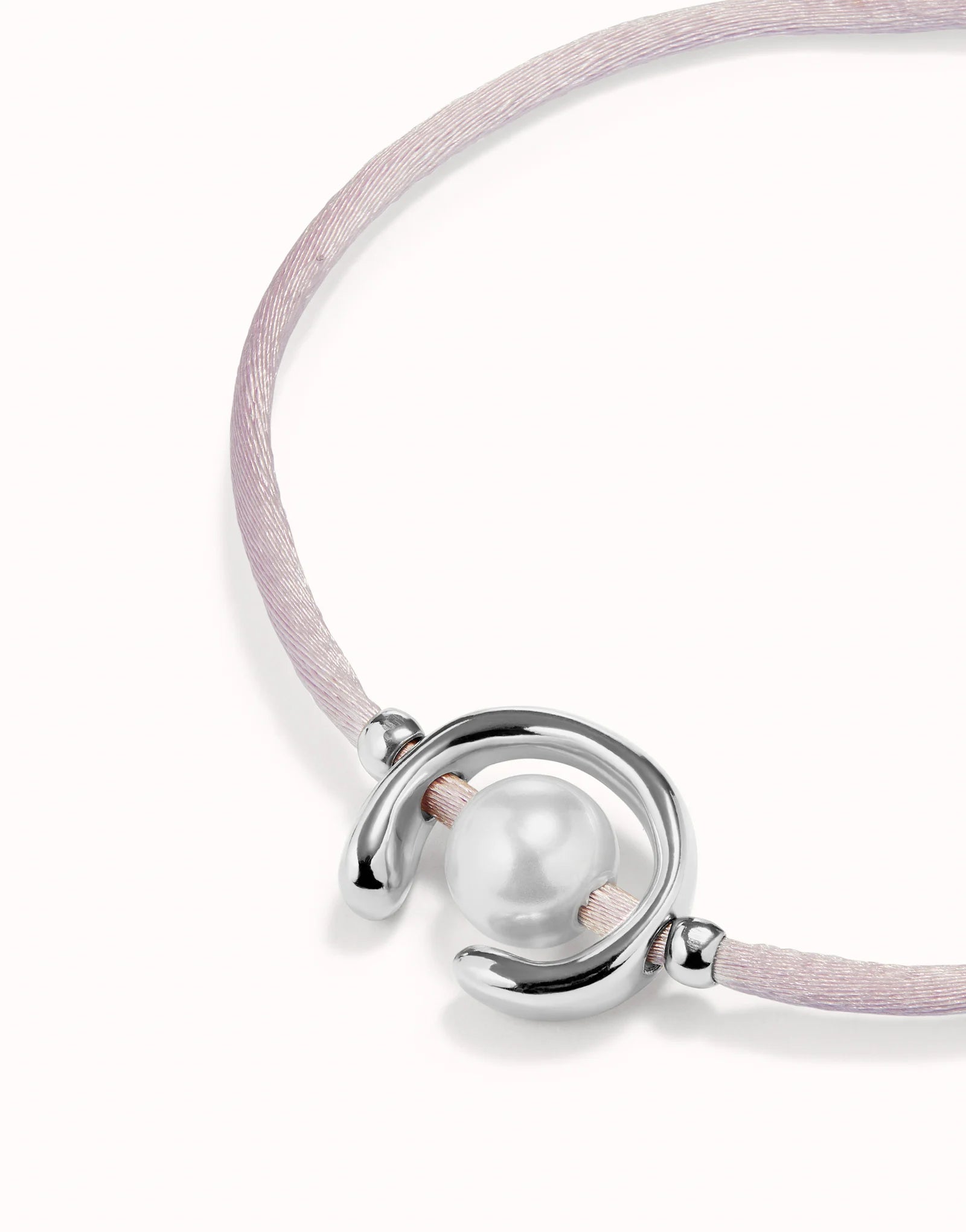 UNO DE 50 - Pulsera de hilo lila con perla shell fornitura bañada en plata de ley.