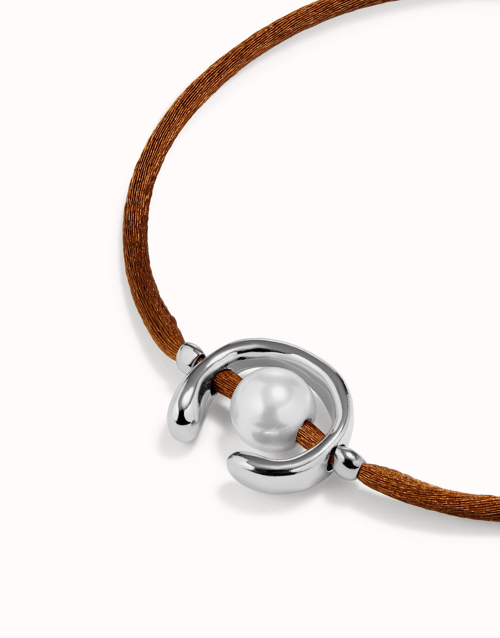 UNO DE 50 - Pulsera de hilo marrón con perla shell fornitura bañada en plata de ley•-3