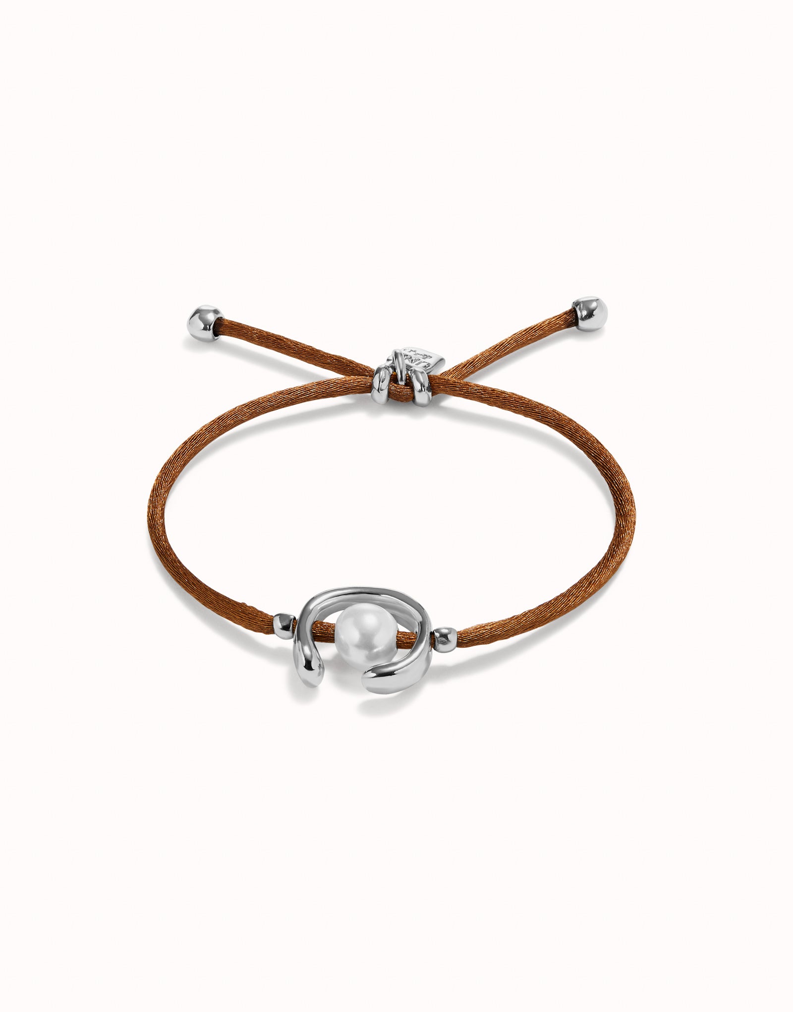 UNO DE 50 - Pulsera de hilo marrón con perla shell fornitura bañada en plata de ley•