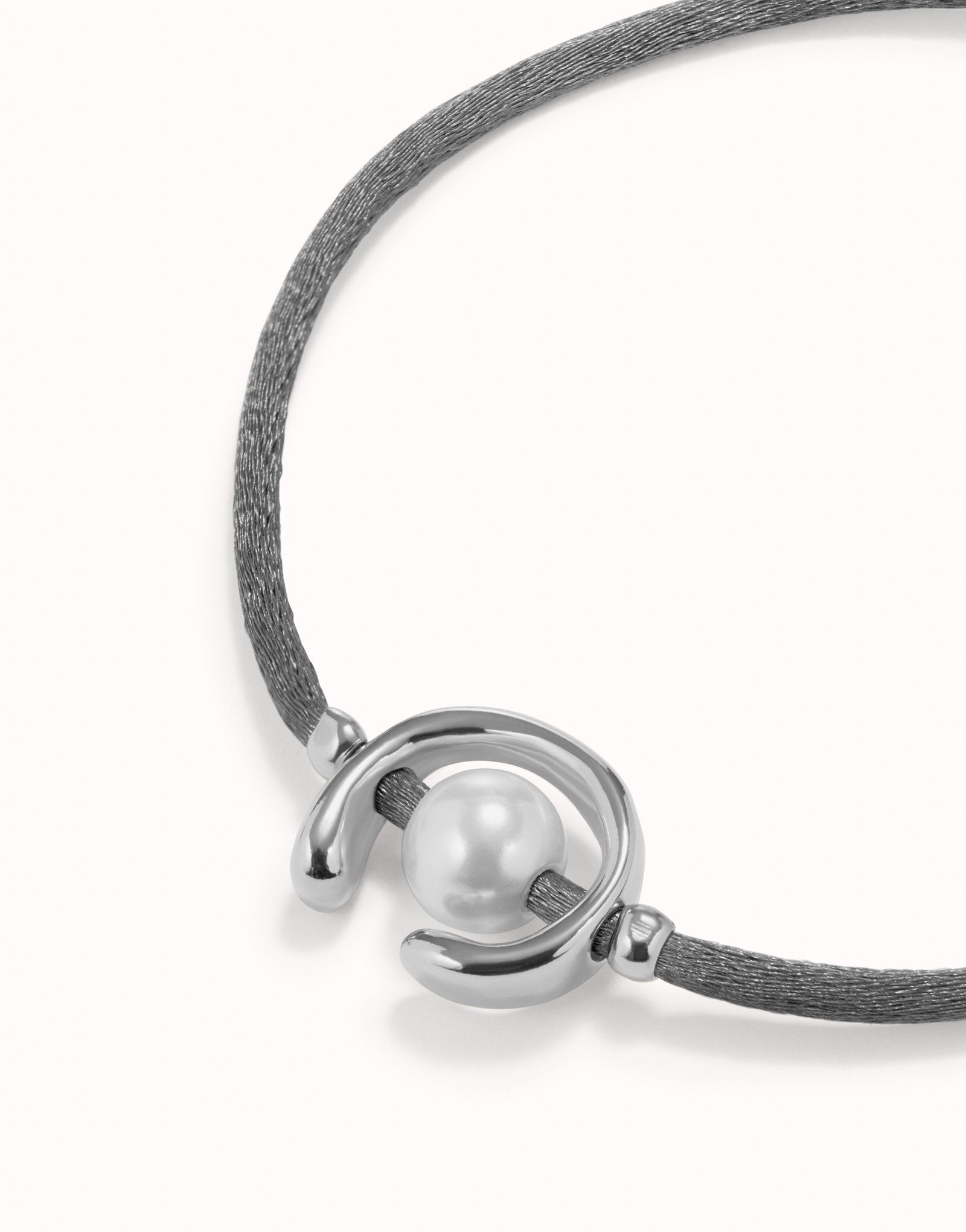 UNO DE 50 - Pulsera de hilo negroso con perla shell fornitura bañada en plata de ley.-3