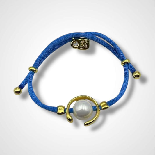 UNO DE 50 - Pulsera de hilo azul con perla shell fornitura bañada en oro