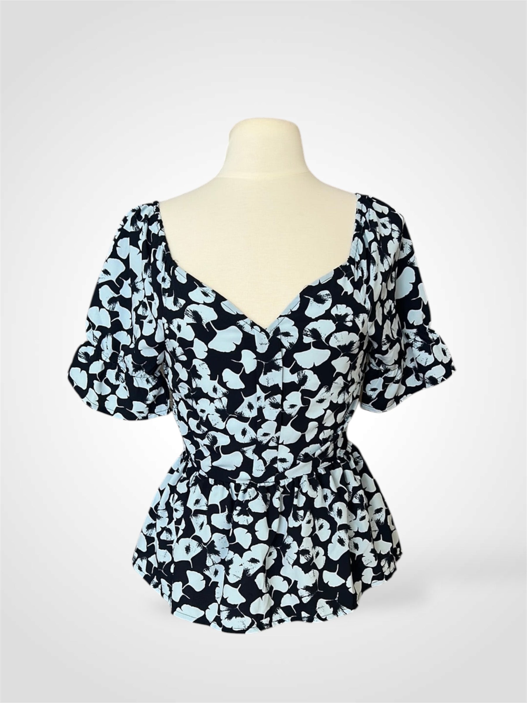 BABY BLUE FLOWERS DETAILS TOP