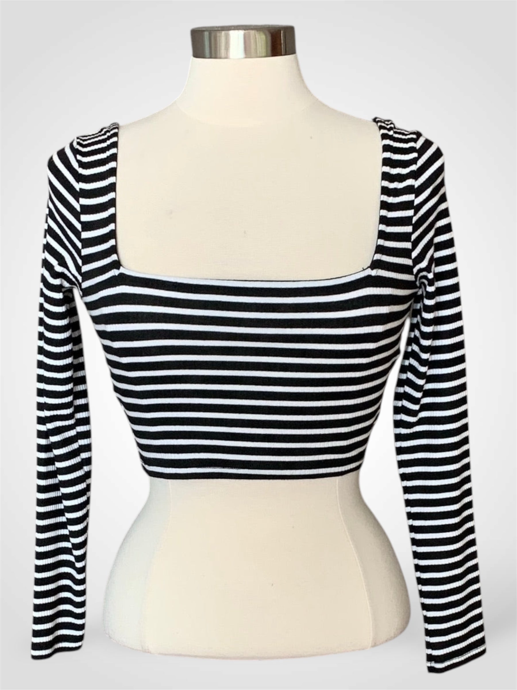 BLACK AND WHITE STRIPES LONG SLEEVE TOP