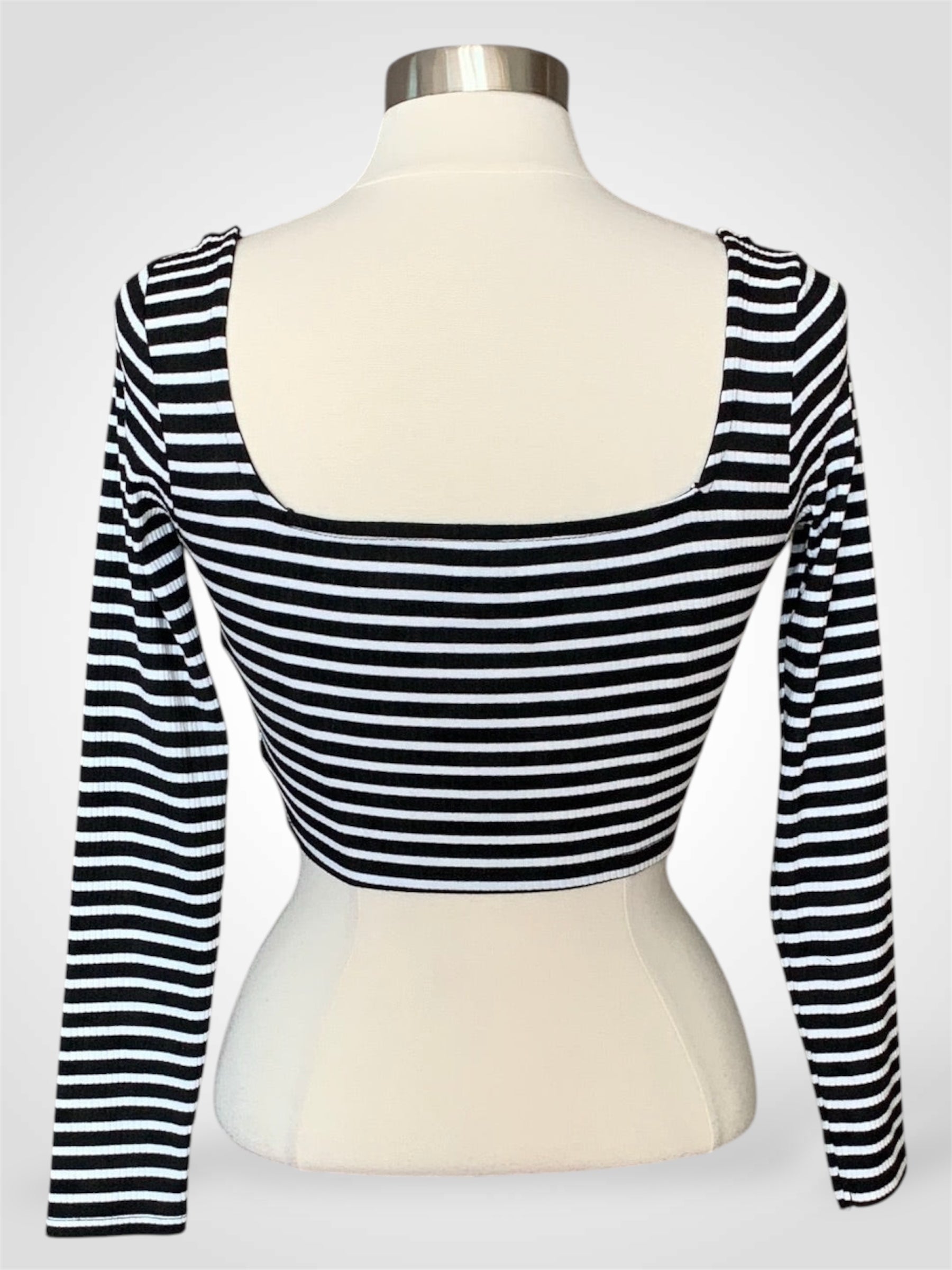 BLACK AND WHITE STRIPES LONG SLEEVE TOP