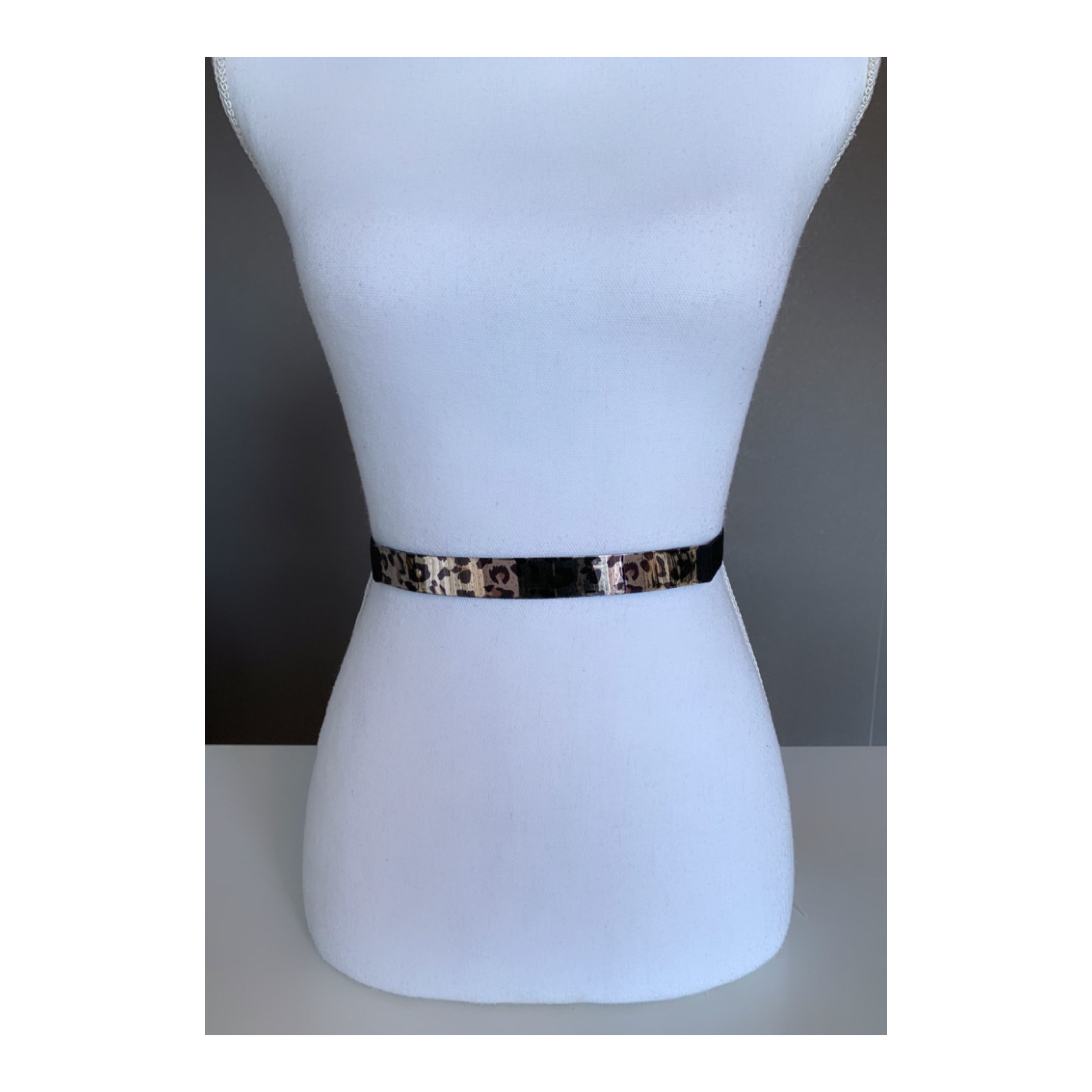 Black Leopard Buckle Stretch Belt•