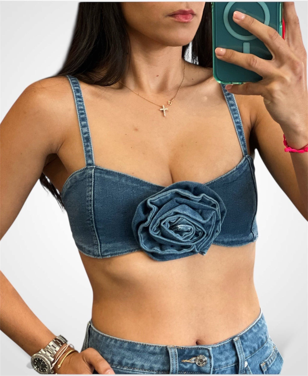 SLEEVELESS FLOWER DETAILED DENIM CROP TOP