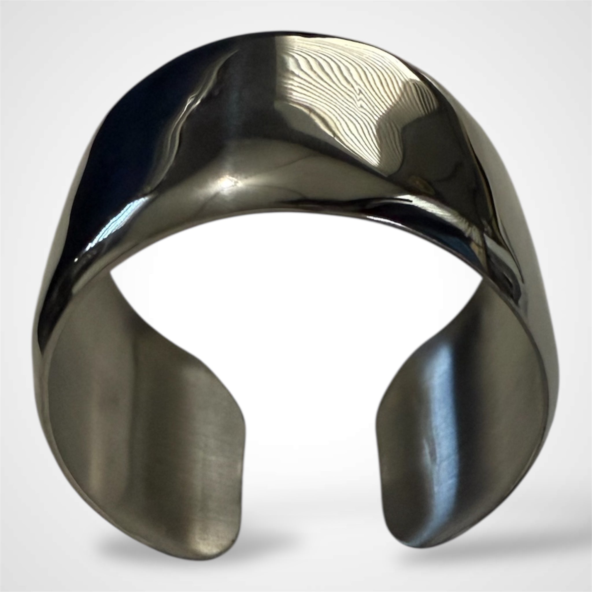 SILVER PLEATED BANGLE•-1