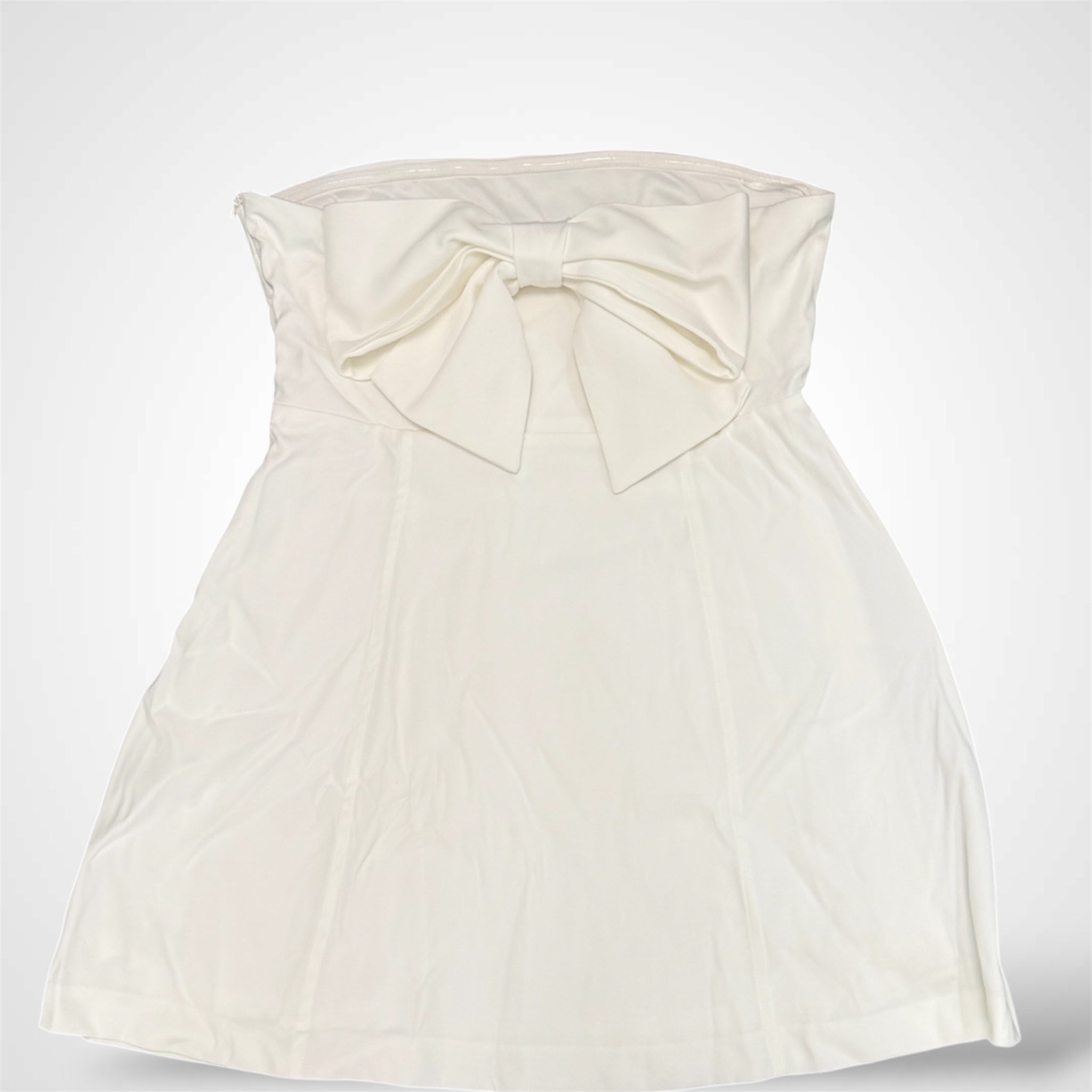 WHITE FRONT BOW STRAPLESS DRESS•