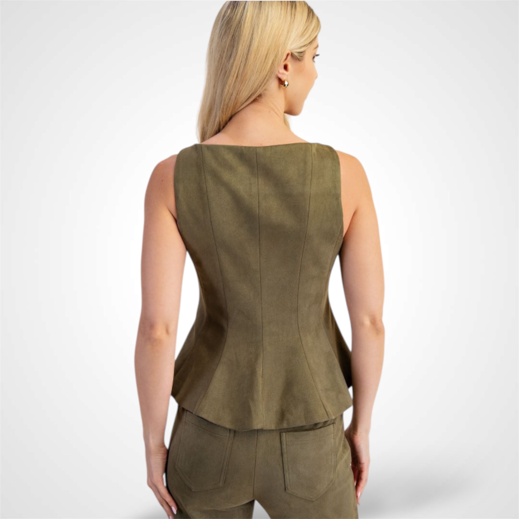Sleeveless Fitted Top•-2