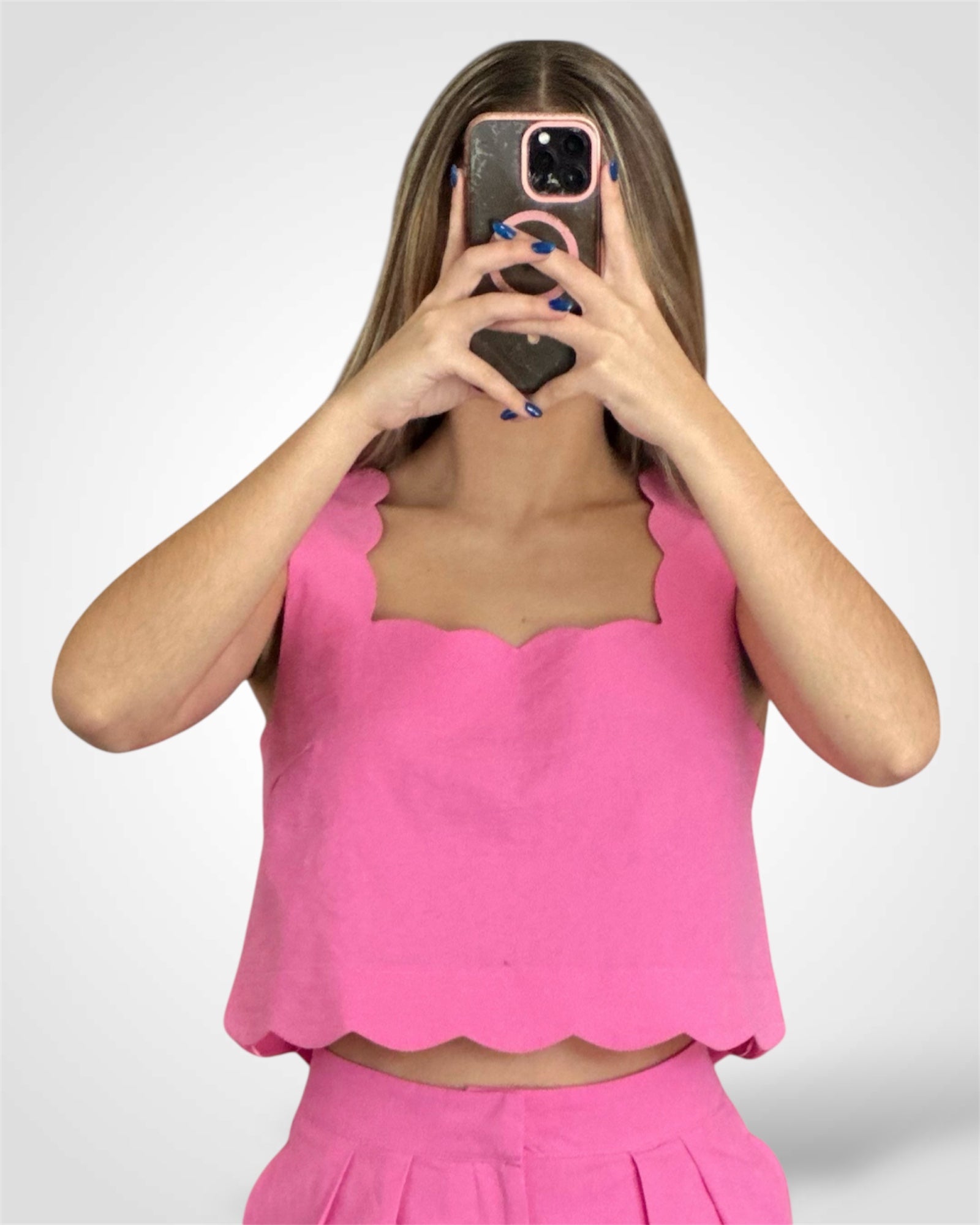 SCALLOPED EDGE SQUARE NECK CROPPED TOP•