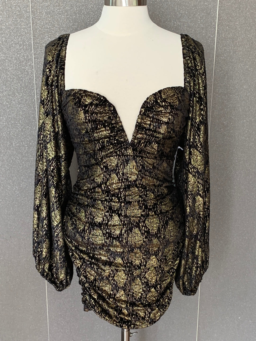 SJ-GOLD DETAILS BLACK SHORT DRESS