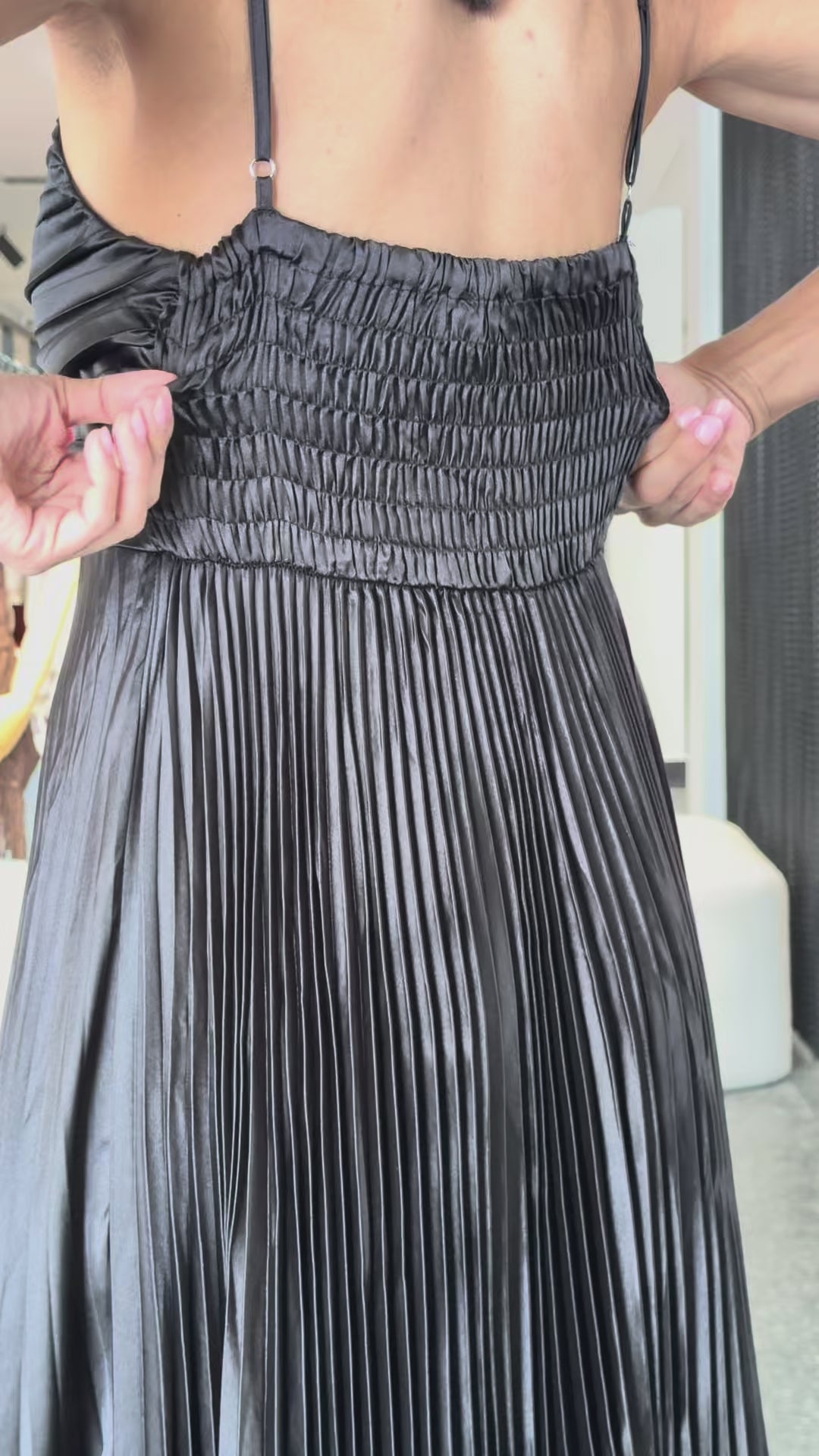 Black Thin Adjustable Strap Pleated Maxi Dress-4