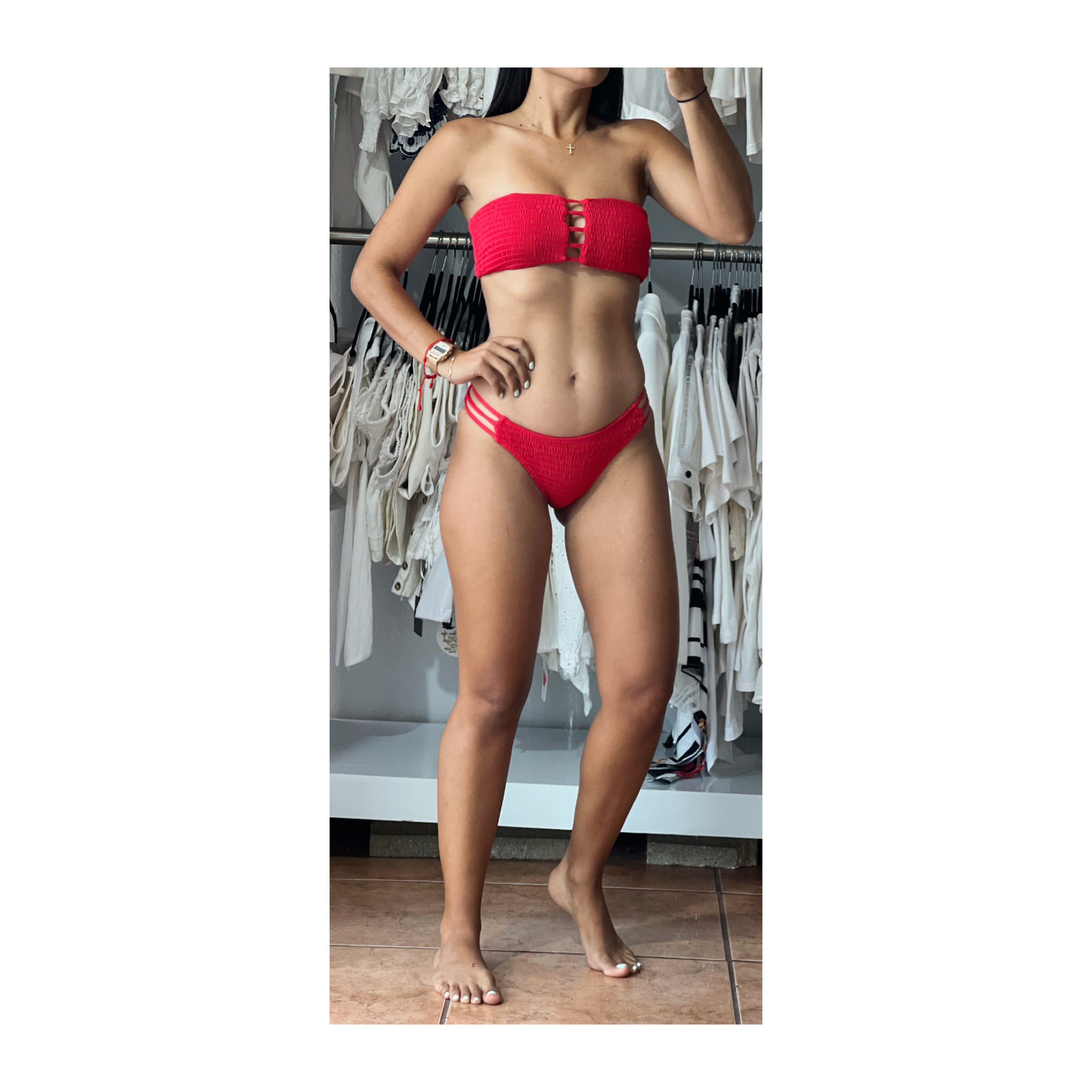Red Bikini•-2